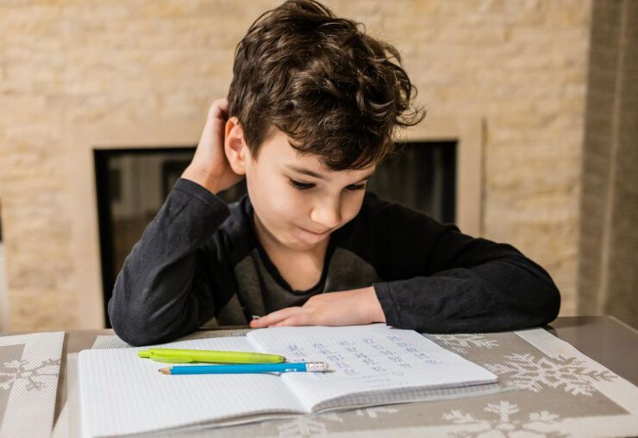 تشویق کودکان به درس